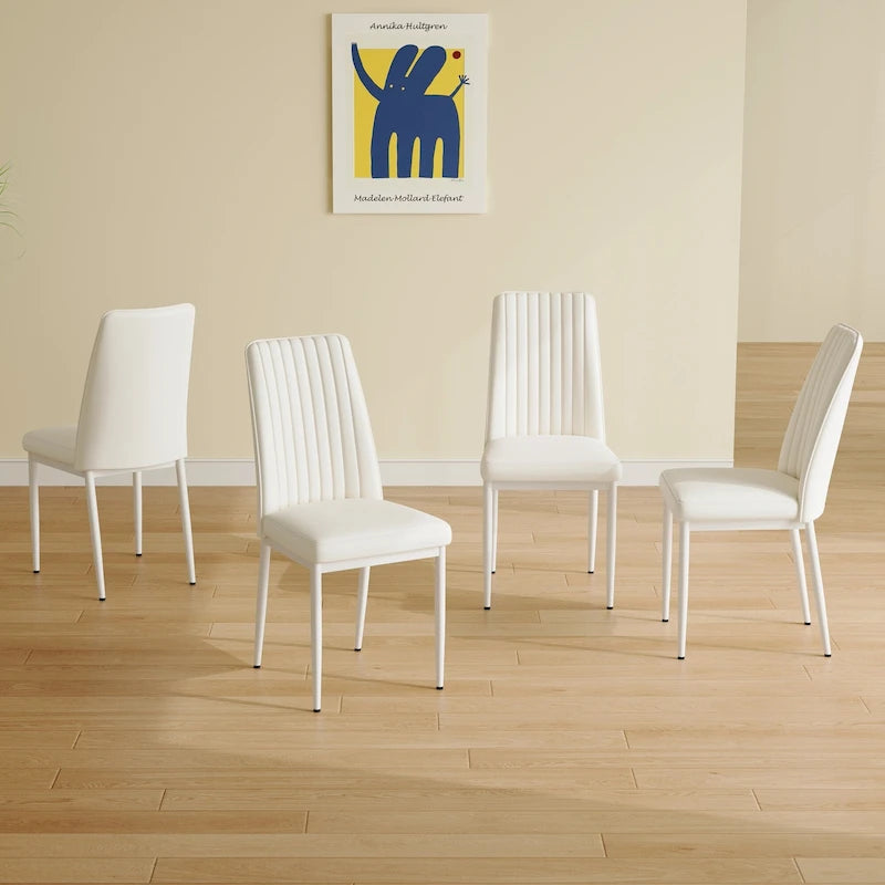 Ensemble de 4 chaises de salle à manger modernes, revêtues de cuir, avec dossier à rayures verticales et pieds en métal.