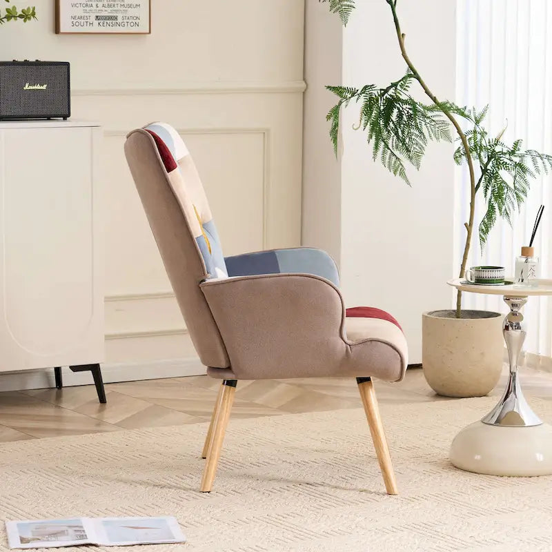 Fauteuil d'appoint à oreilles rembourré FERPIT avec pieds en bois d'hévéa et pieds réglables