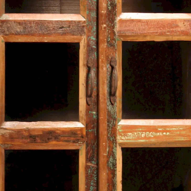 Armoire de rangement Journee de 213 cm de haut, en bois de manguier recyclé peint à l'aspect vieilli et en verre