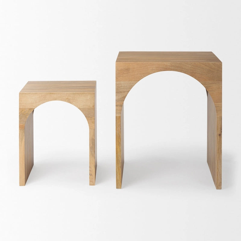 Tables d'appoint gigognes carrées Chloe en bois massif brun clair (lot de 2) - 51 cm (L) x 51 cm (l) x 61 cm (H)