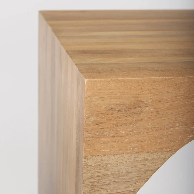 Tables d'appoint gigognes carrées Chloe en bois massif brun clair (lot de 2) - 51 cm (L) x 51 cm (l) x 61 cm (H)